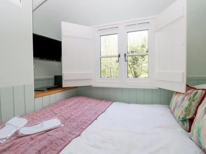 Damsel Shepherds Hut