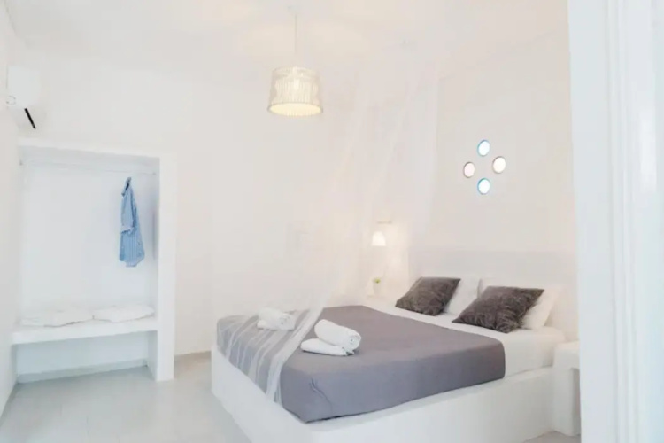 Noème Santorini