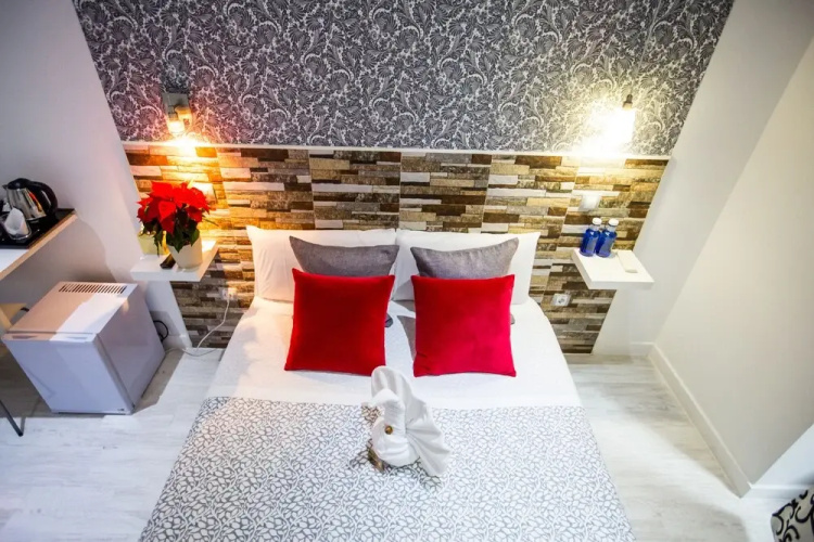 Hostal Adis