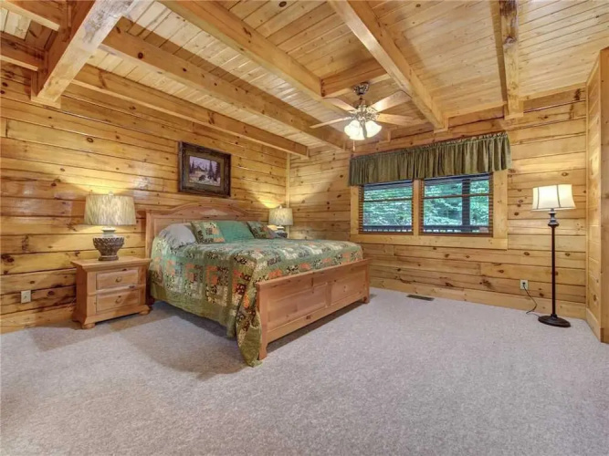 Mountain Haven 3 Bedroom Home with Hot Tub