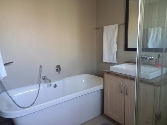 Mount Royal 31 - Large 1 bed with balcony