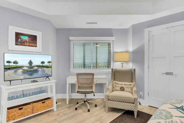 518 Seascape Waterfront Views + Community Pool