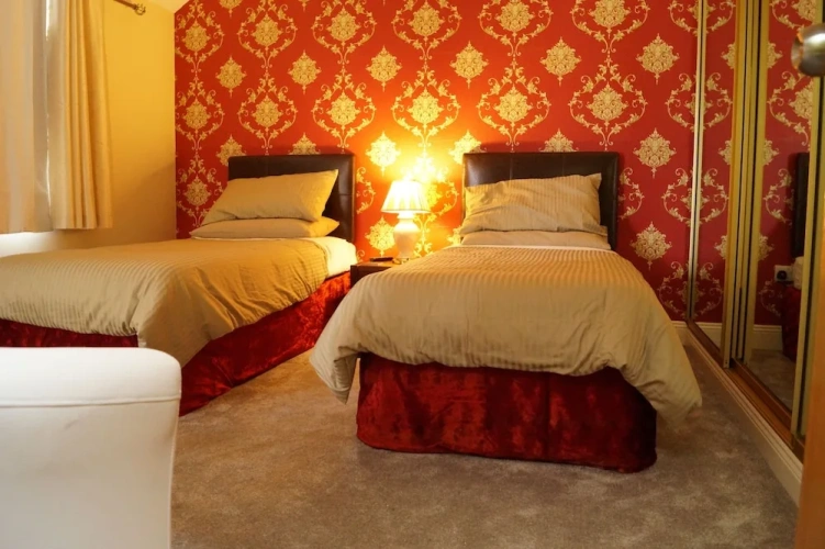 Standard Twin room with garden view