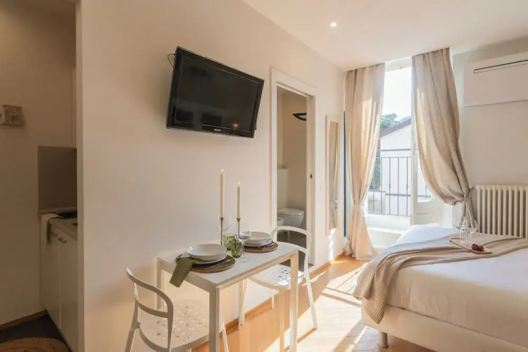 MT Studio by Rent All Como by Rent all Como