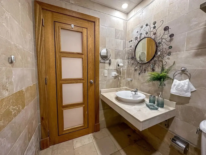 Fantastic beachfront 2 bedroom apartment