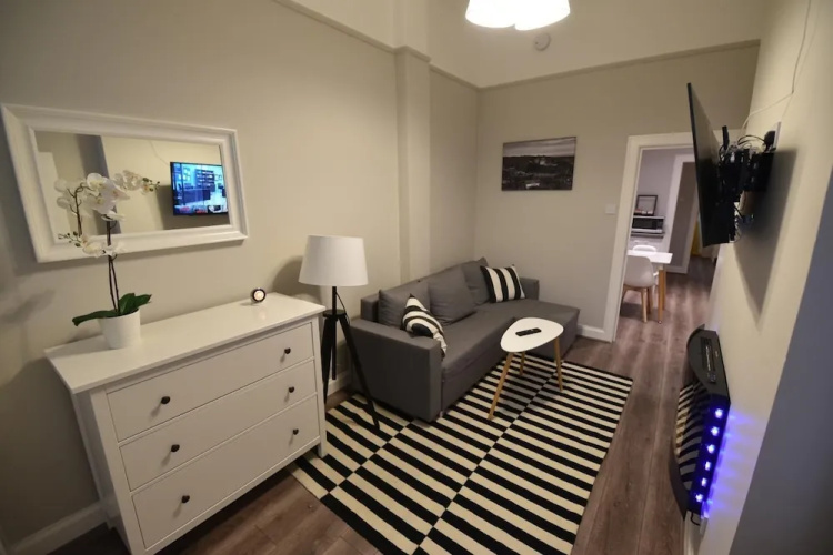 First - Slateford House Apartment