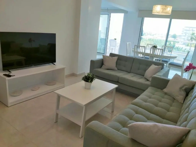 3 Bedrooms Apartment