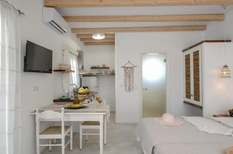 Birikos Studios & Apartments