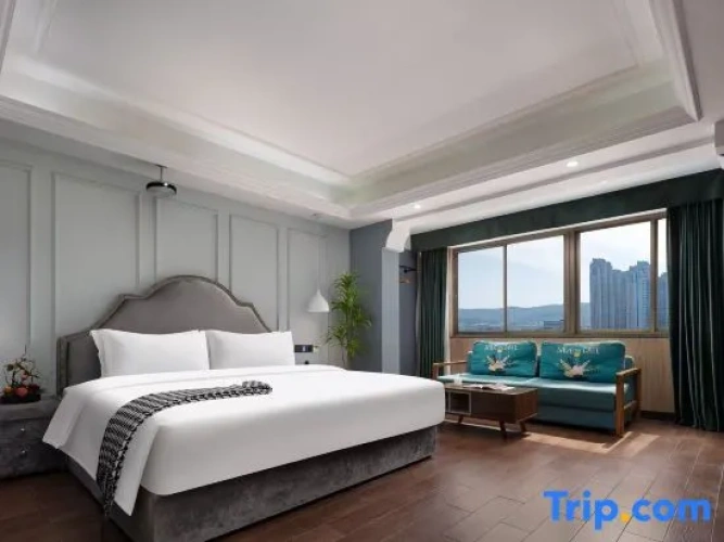 Standard Double room with city view