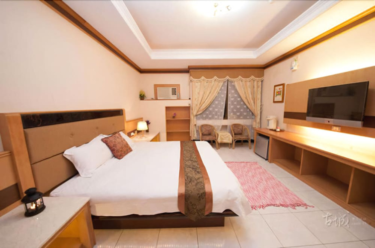 Castle B & B