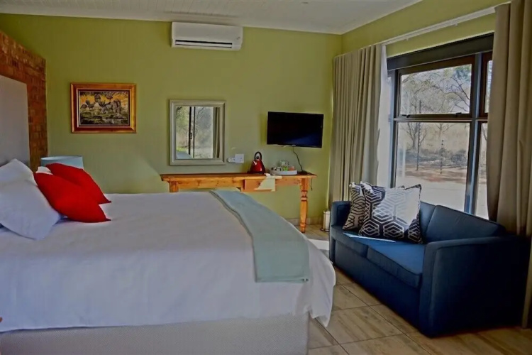 Crimson Bush Lodge