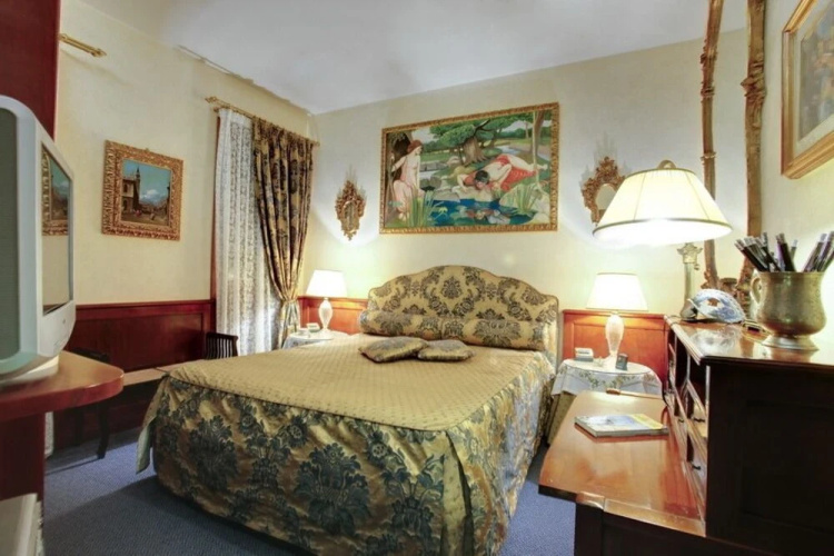Regina Elena Apartment