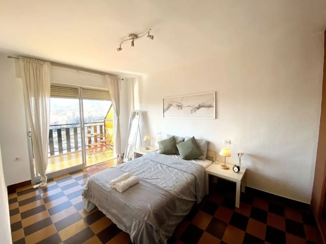 3 Bed room flat with Sea & Mountain View