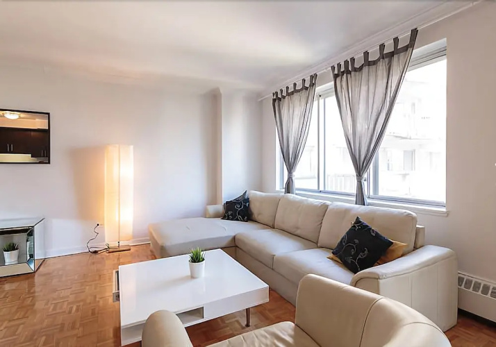Pristine 2BR with gym in Posh Downtown