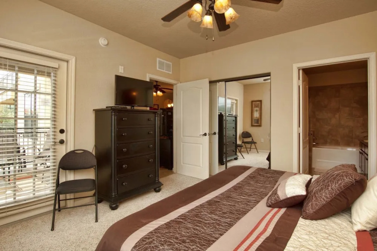 Bella Piazza - 4 Bedrooms Condo-4352BP