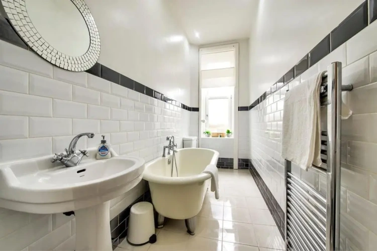 3 Bedrooms Apartment