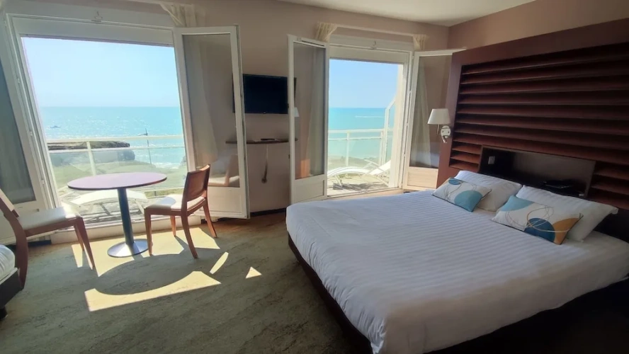 Superior Double room with balcony and oceanfront