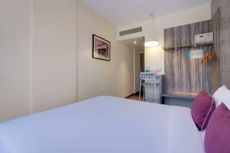 7 Apple Hotel