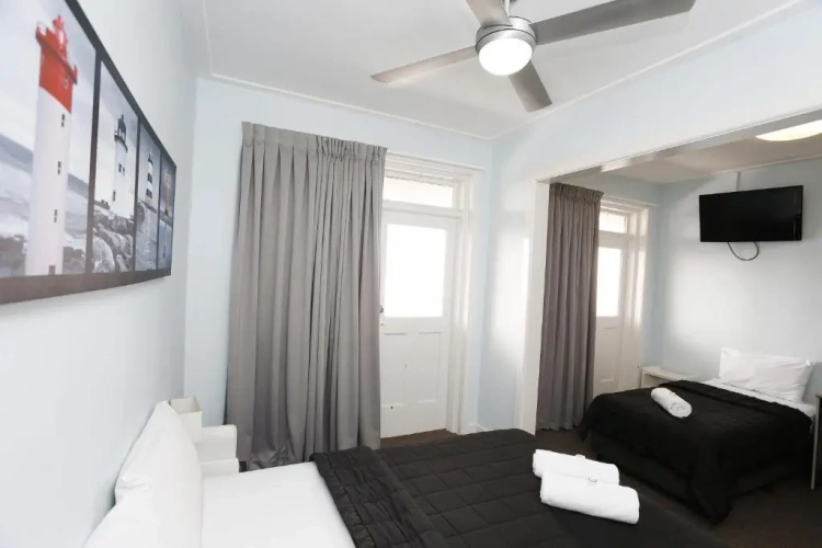 Standard Triple room