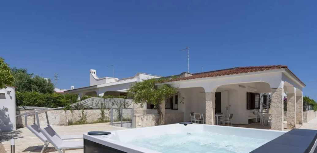 Seaside House With Jacuzzi by Wonderful Italy