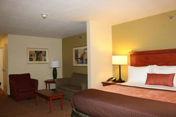 Heritage Hotel and Suites