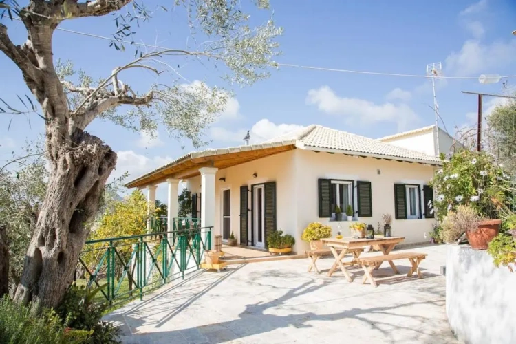 3 Bedrooms Villa