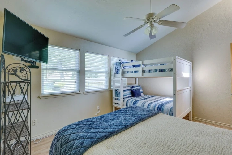 3 Bedrooms Cottage with balcony