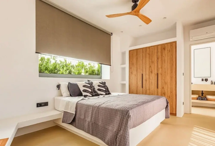 5 Bedrooms Luxury Villa with partial sea view