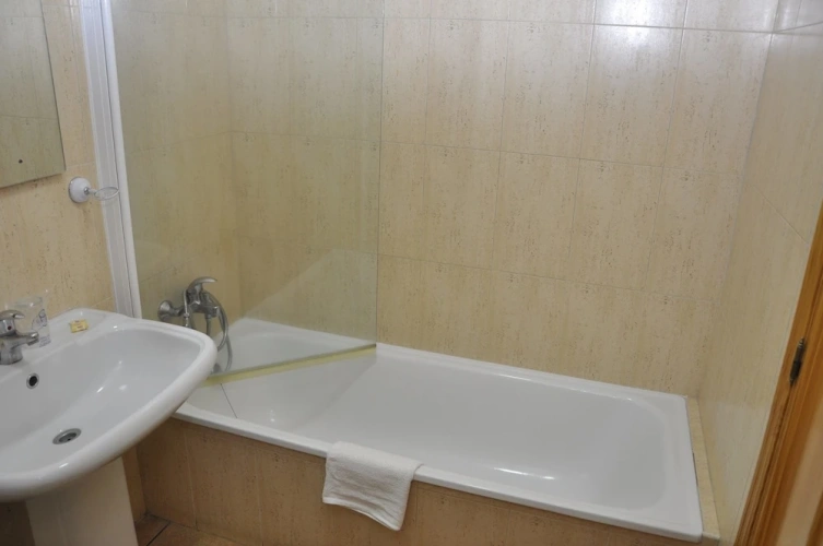 Economy Triple room