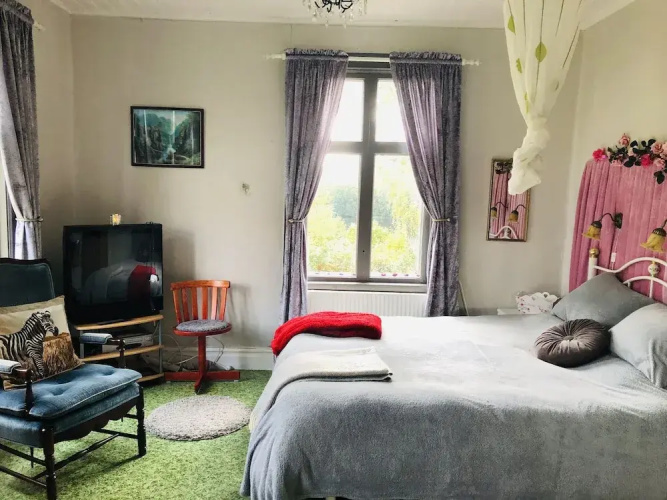 2-bed Apartment Overlooking the River