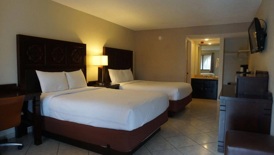 Sevilla Inn - Near Medieval Times