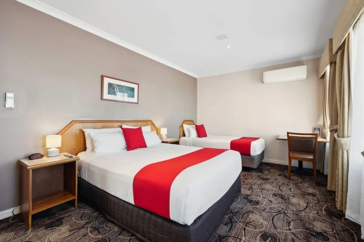 Standard Triple room