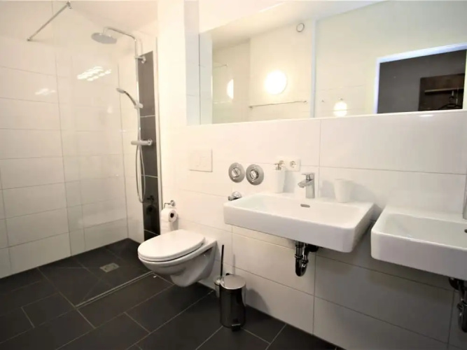 Contemporary Apartment With Ski Storage, Parking, Heating