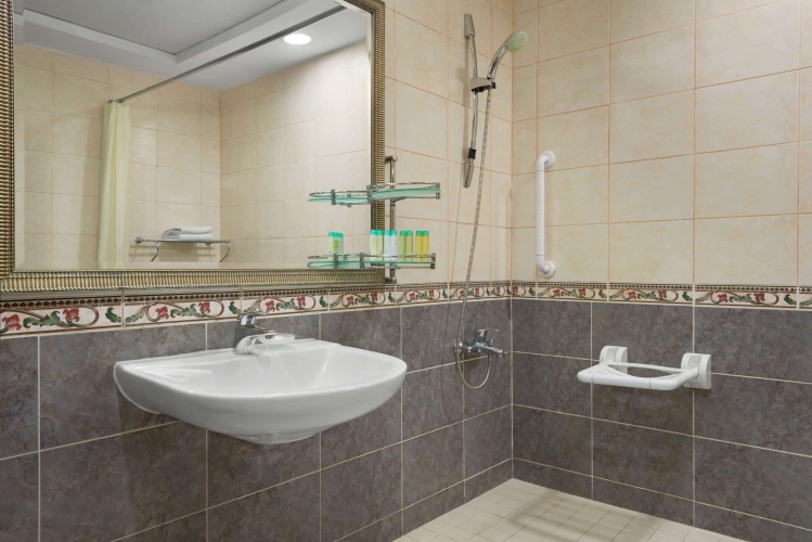 Howard Johnson Plaza By Wyndham Dubai Deira photo 8