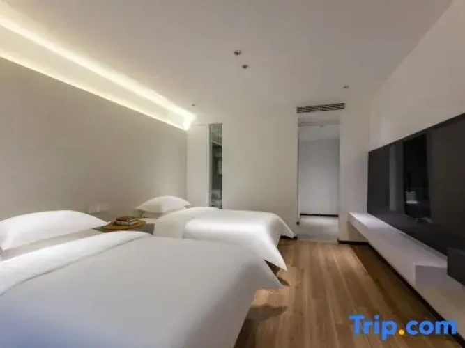 Standard Twin room with balcony