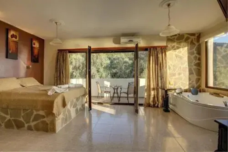 Paramonas Villa 0 Pool Air Con WiFi