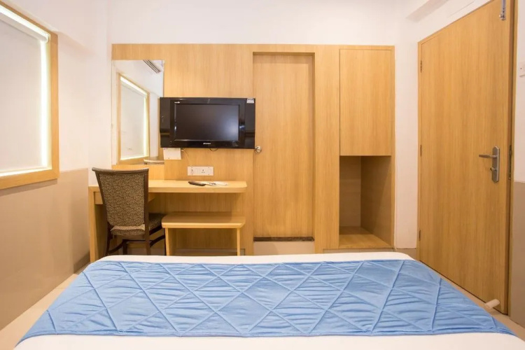 ZUZU Galaxy Annex Hotel