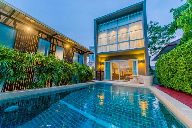 Luxury Sextuple Villa