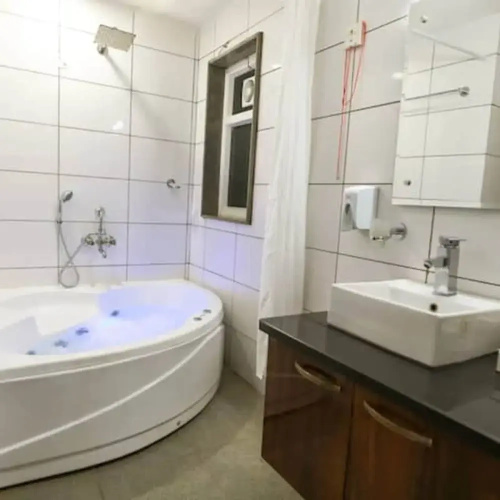 Penthouse W Jacuzzi Garden Extra Room Pets OK