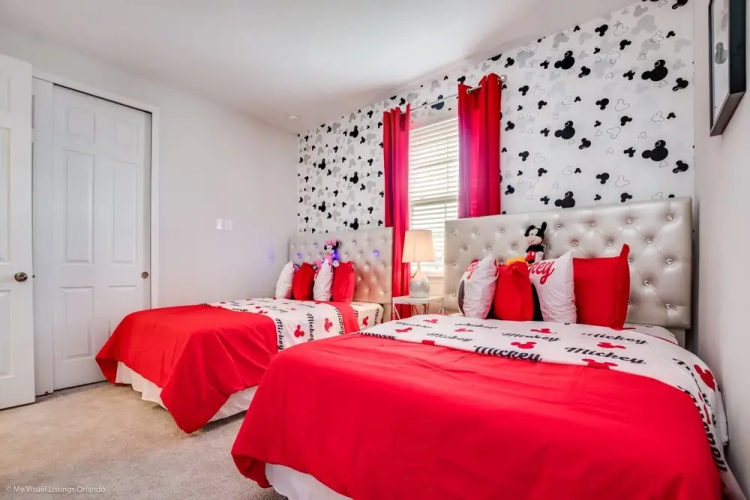 Beautiful 4 Bed With Pool & Spa