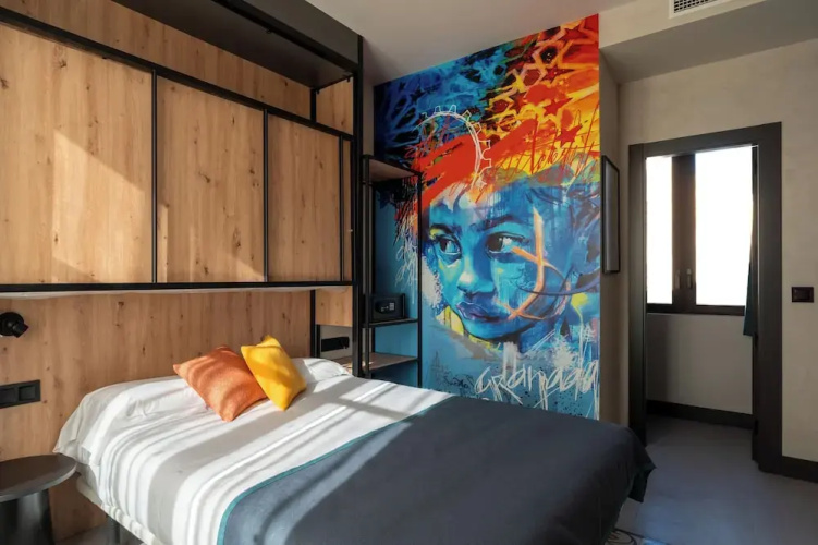 The Central House Granada Elvira Hostel