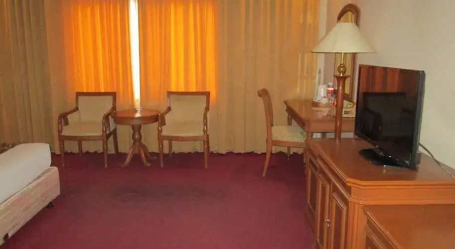 Elty Suites Lesung Batu