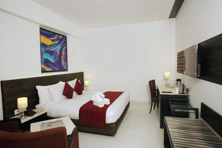 Hotel The Fern Residency