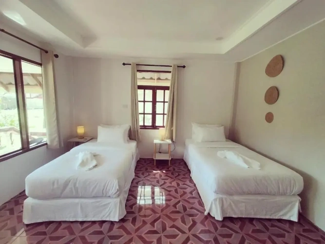 Standard Twin room with garden view