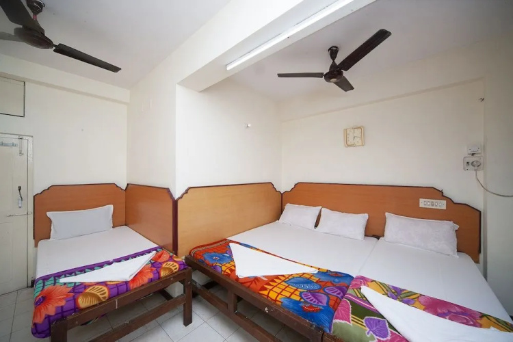 Spot On 38565 Hotel Surya