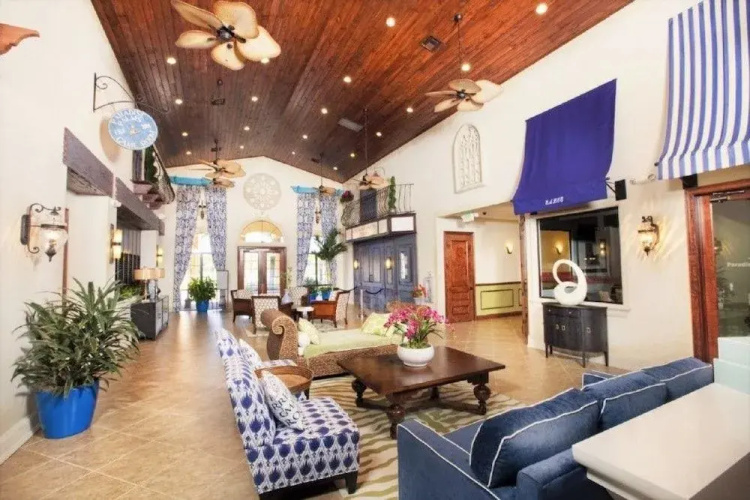 5 Bedrooms townhouse by RedAwning