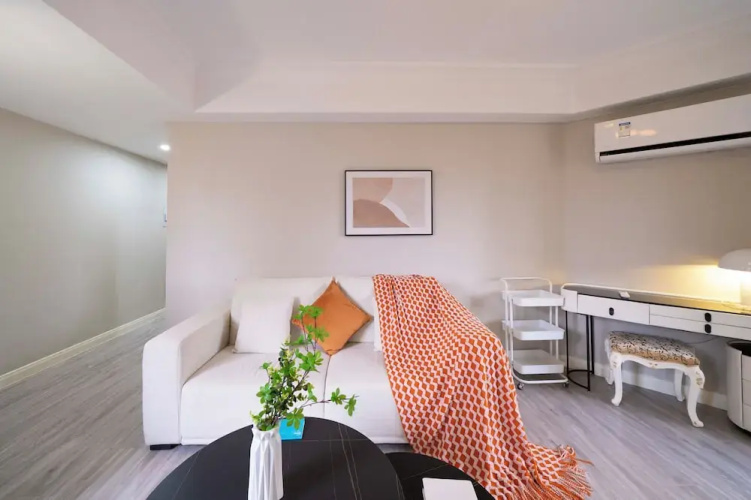 Tyms Modern 1BR APT  Garden