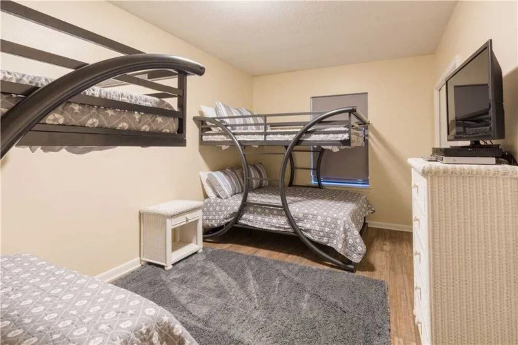 Phoenix X 604 - 3 Br condo by RedAwning