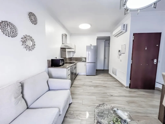 Cd-1382 Two Bedroom Apartment With Terrace