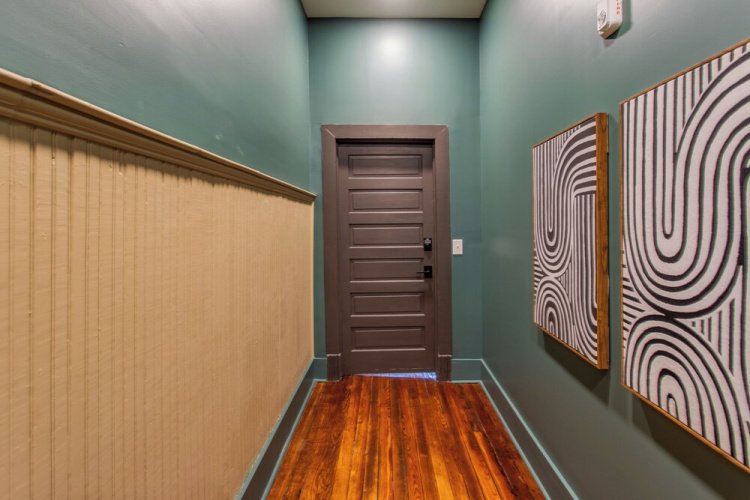 Walk to Shops & Restaurants! Dtwn Florence Unit
